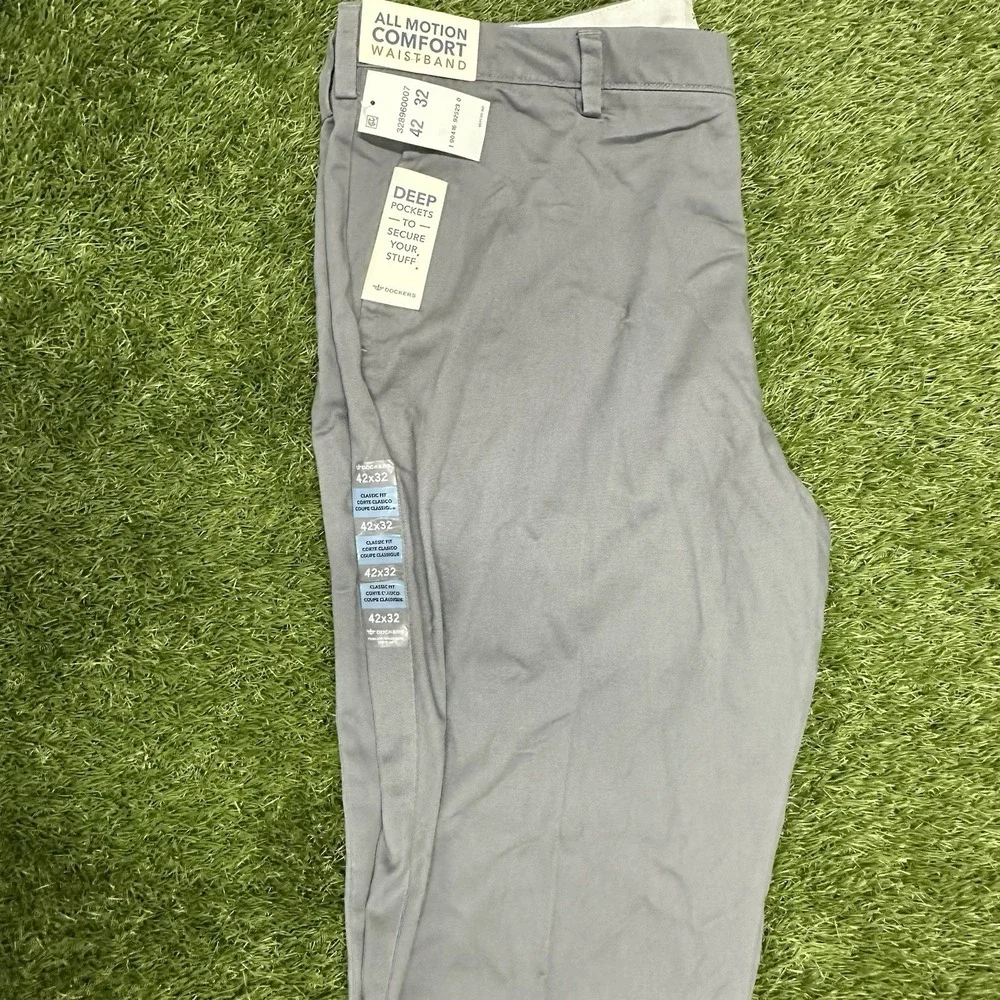 NEW Men's Dockers Signature Khaki‎ Slim Fit w Stretch Comfort Waist Gray 42x32